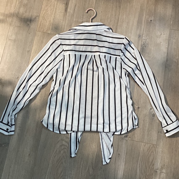 Ardene long sleeve button up size small in ardenes (xs) - Picture 3 of 3